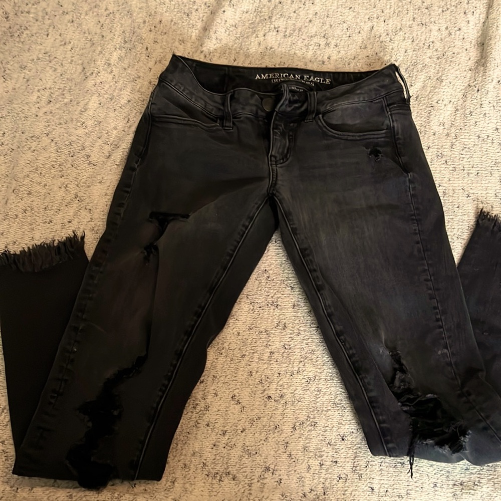 size 2 black american eagle ripped jeans!